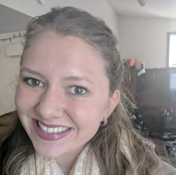 Meet your Posher, Briana - Picture 1 of 5